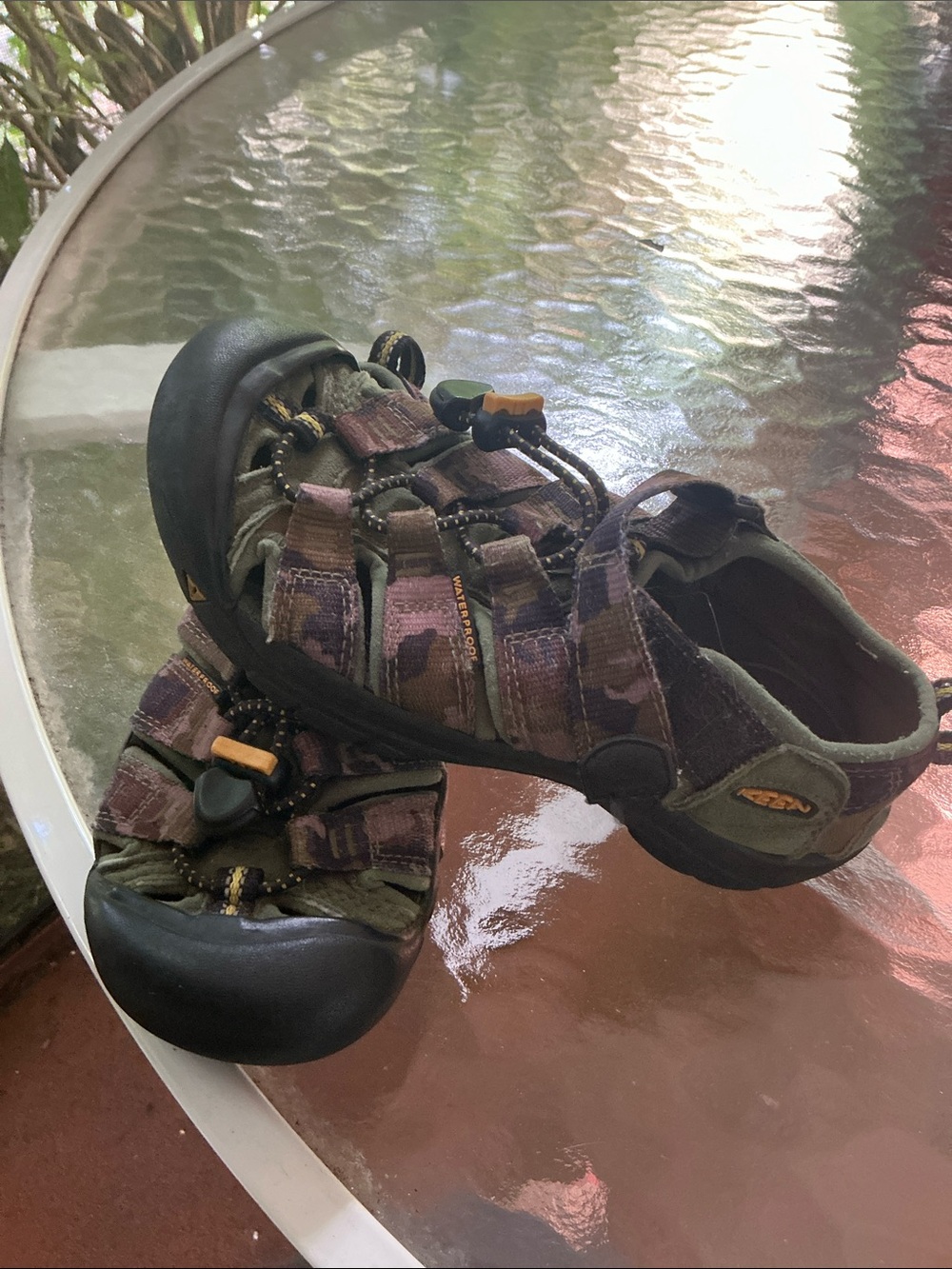 KEEN Sandals Newport H2 Youth Size.  water Proof Camping Camouflage